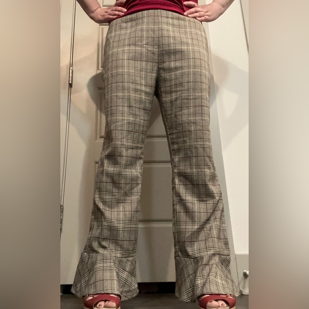 BB Dakota Size 10 New Wave Plaid Pant With Flare Bottoms